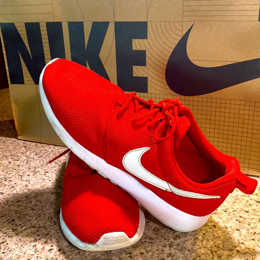 NIKE ROSHE. YOUTH 6 - Picture 3 of 8